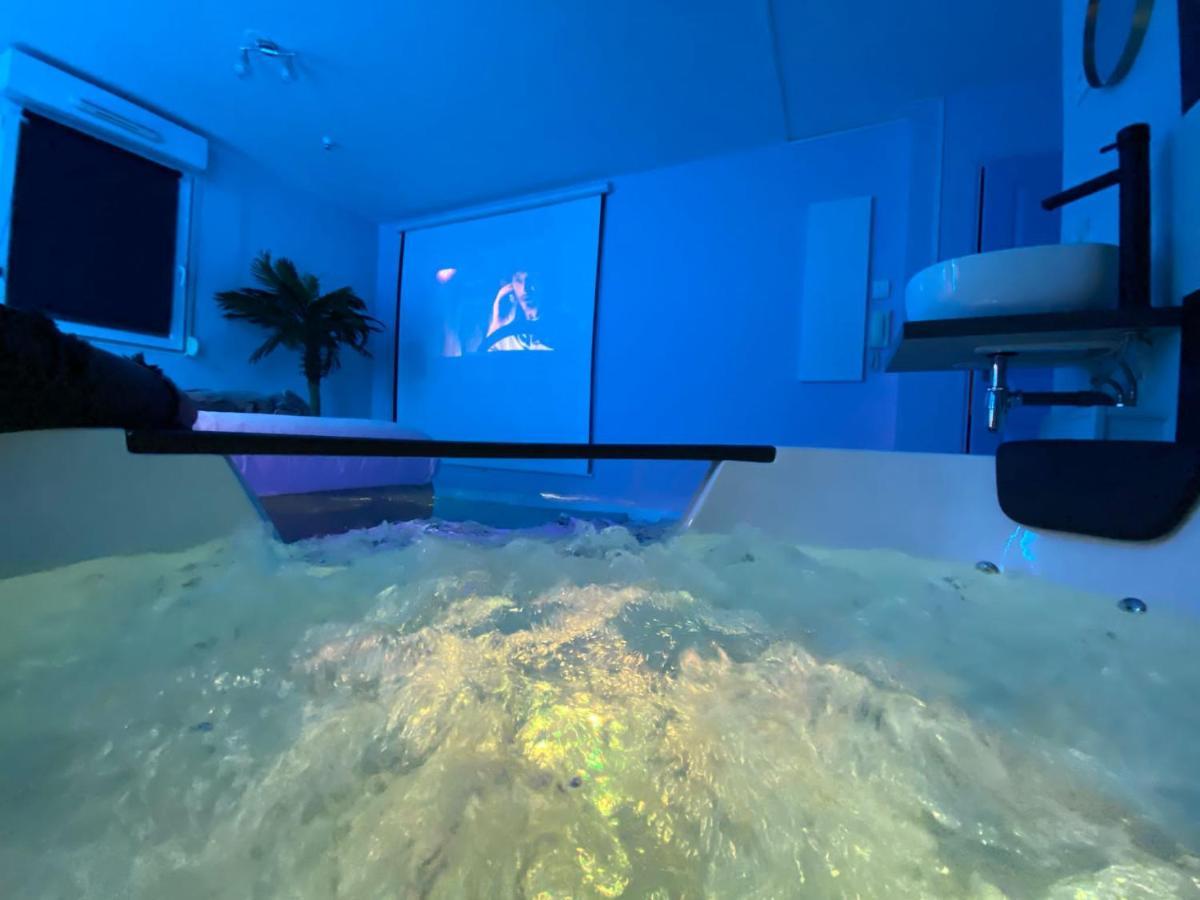 Capsule Miami Vice - Jacuzzi - Billard - Ecran Cinema & Netflix - Ping-Pong - Nintendo & Jeux- Liévin Exteriér fotografie