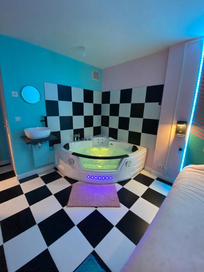 Capsule Miami Vice - Jacuzzi - Billard - Ecran Cinema & Netflix - Ping-Pong - Nintendo & Jeux- Liévin Exteriér fotografie