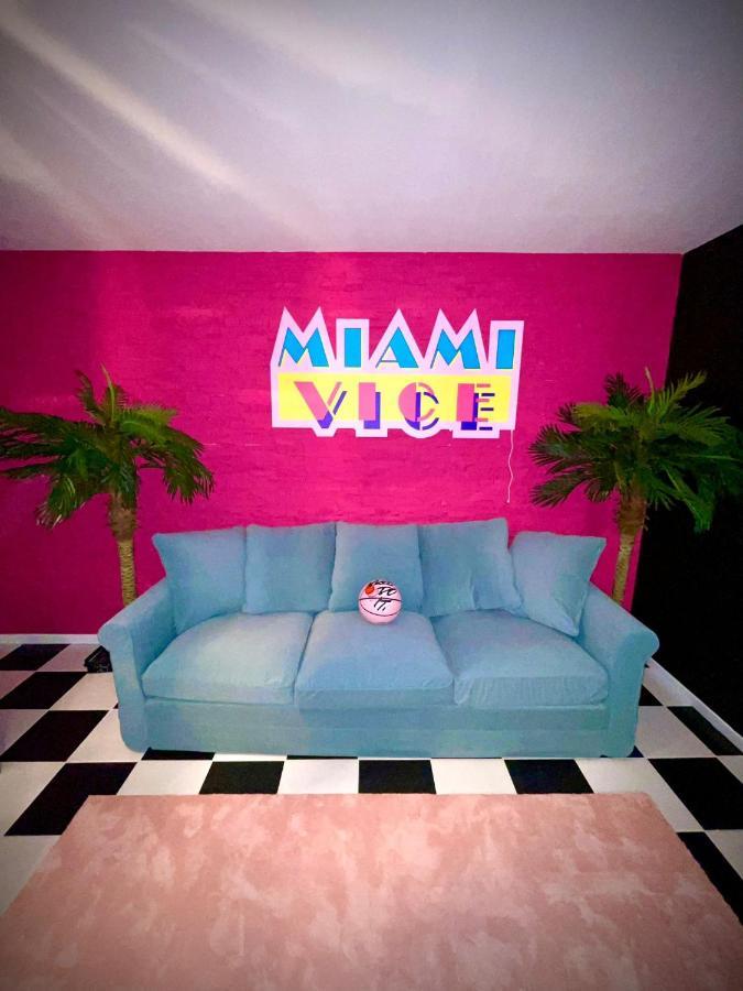 Capsule Miami Vice - Jacuzzi - Billard - Ecran Cinema & Netflix - Ping-Pong - Nintendo & Jeux- Liévin Exteriér fotografie
