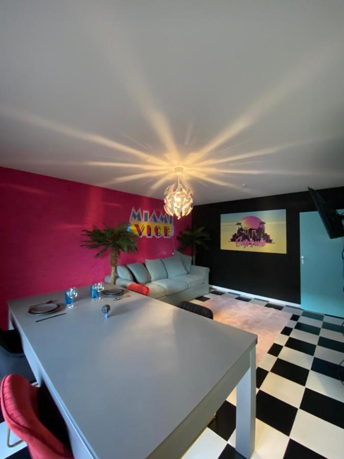 Capsule Miami Vice - Jacuzzi - Billard - Ecran Cinema & Netflix - Ping-Pong - Nintendo & Jeux- Liévin Exteriér fotografie
