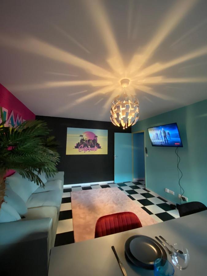 Capsule Miami Vice - Jacuzzi - Billard - Ecran Cinema & Netflix - Ping-Pong - Nintendo & Jeux- Liévin Exteriér fotografie
