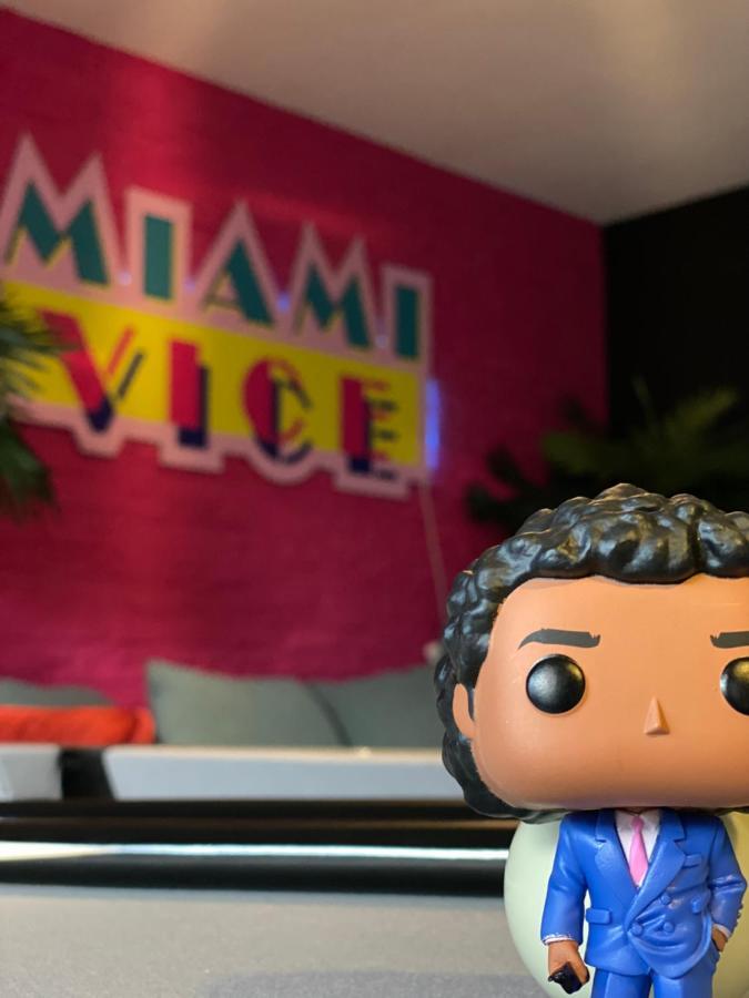 Capsule Miami Vice - Jacuzzi - Billard - Ecran Cinema & Netflix - Ping-Pong - Nintendo & Jeux- Liévin Exteriér fotografie
