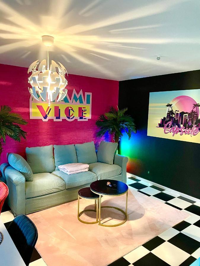 Capsule Miami Vice - Jacuzzi - Billard - Ecran Cinema & Netflix - Ping-Pong - Nintendo & Jeux- Liévin Exteriér fotografie