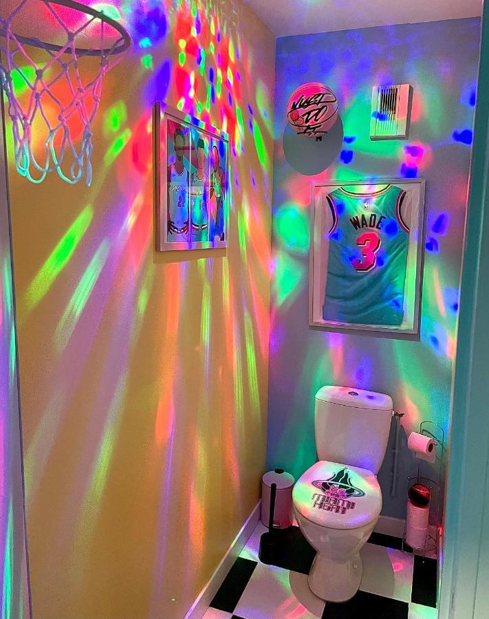 Capsule Miami Vice - Jacuzzi - Billard - Ecran Cinema & Netflix - Ping-Pong - Nintendo & Jeux- Liévin Exteriér fotografie