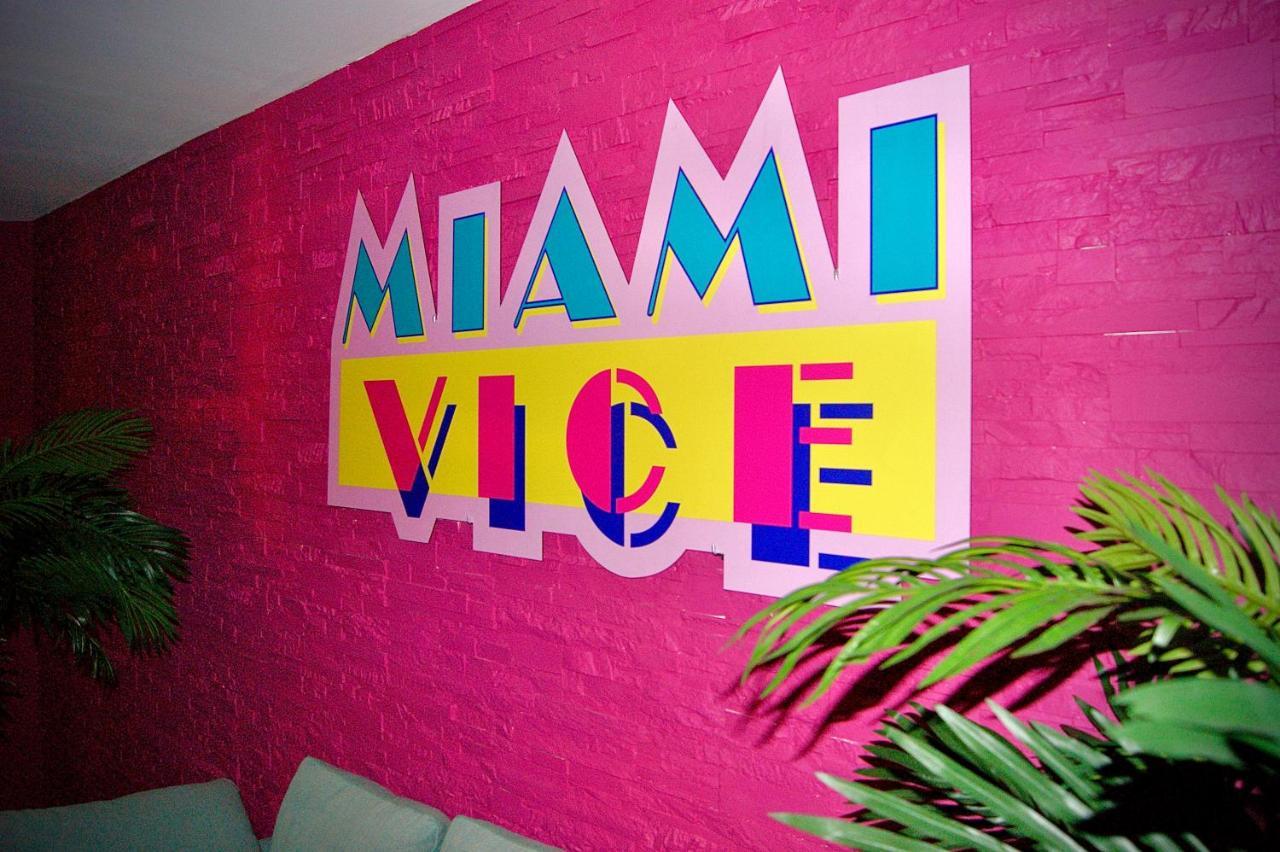 Capsule Miami Vice - Jacuzzi - Billard - Ecran Cinema & Netflix - Ping-Pong - Nintendo & Jeux- Liévin Exteriér fotografie