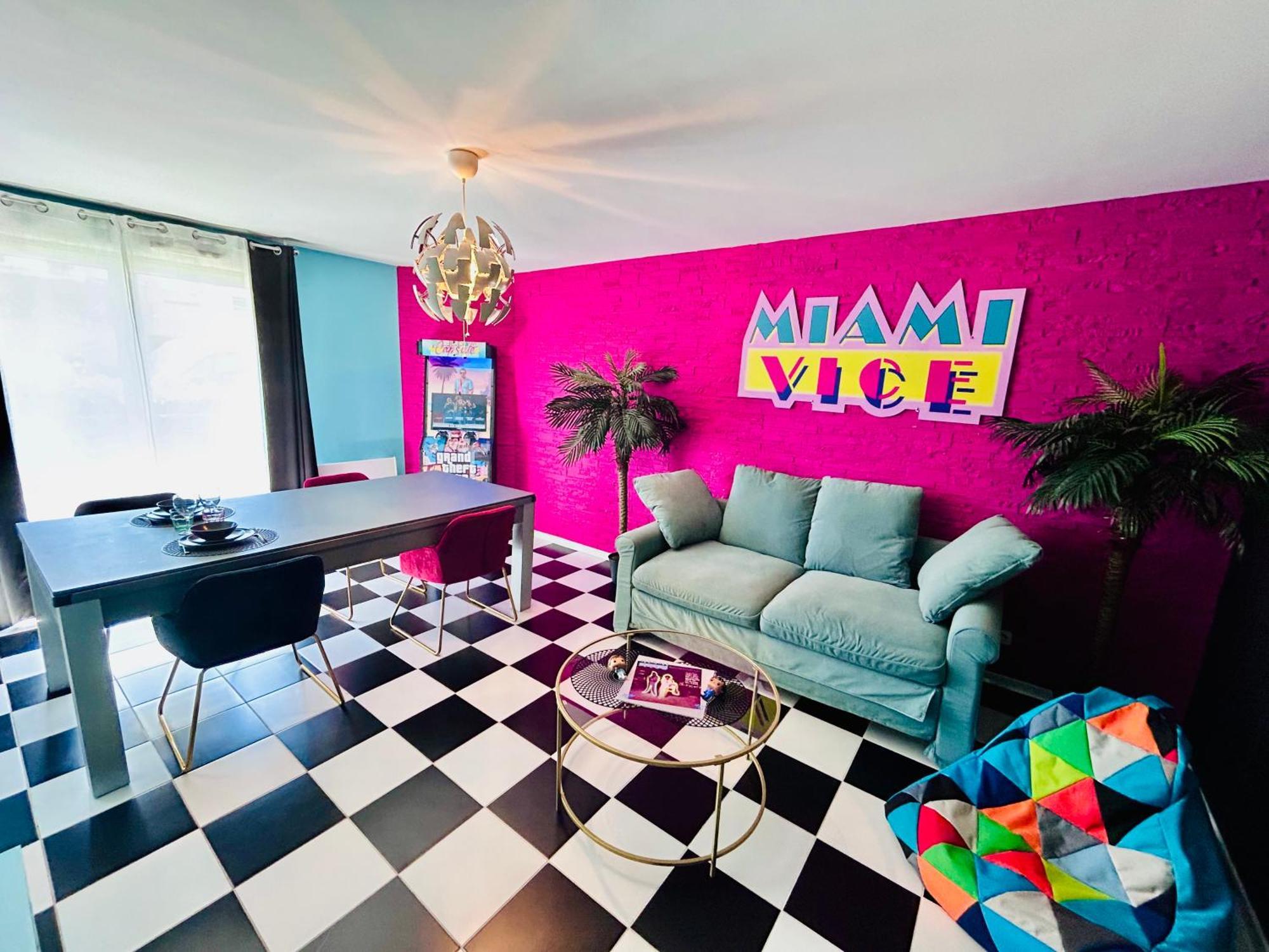 Capsule Miami Vice - Jacuzzi - Billard - Ecran Cinema & Netflix - Ping-Pong - Nintendo & Jeux- Liévin Exteriér fotografie