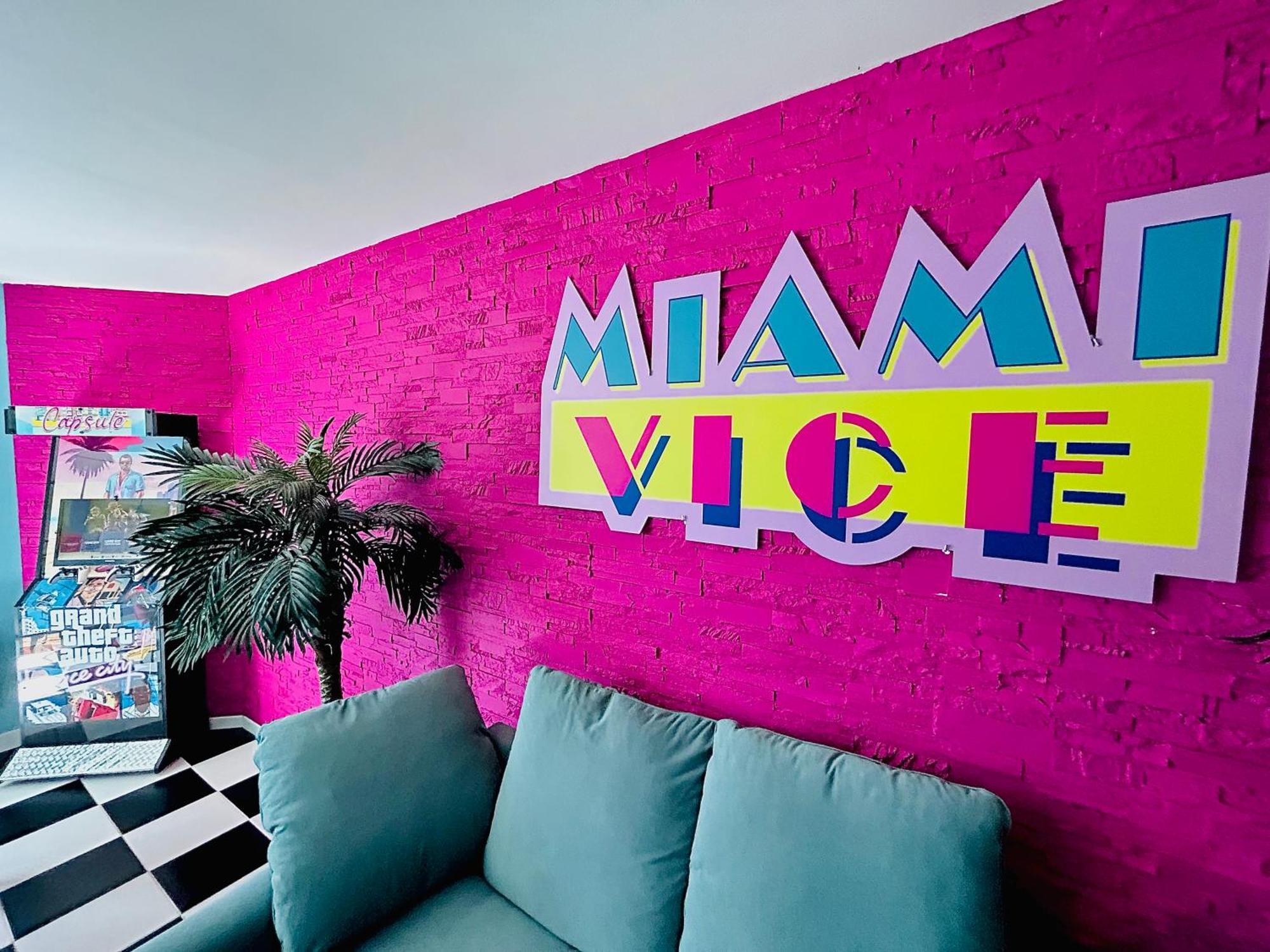 Capsule Miami Vice - Jacuzzi - Billard - Ecran Cinema & Netflix - Ping-Pong - Nintendo & Jeux- Liévin Exteriér fotografie