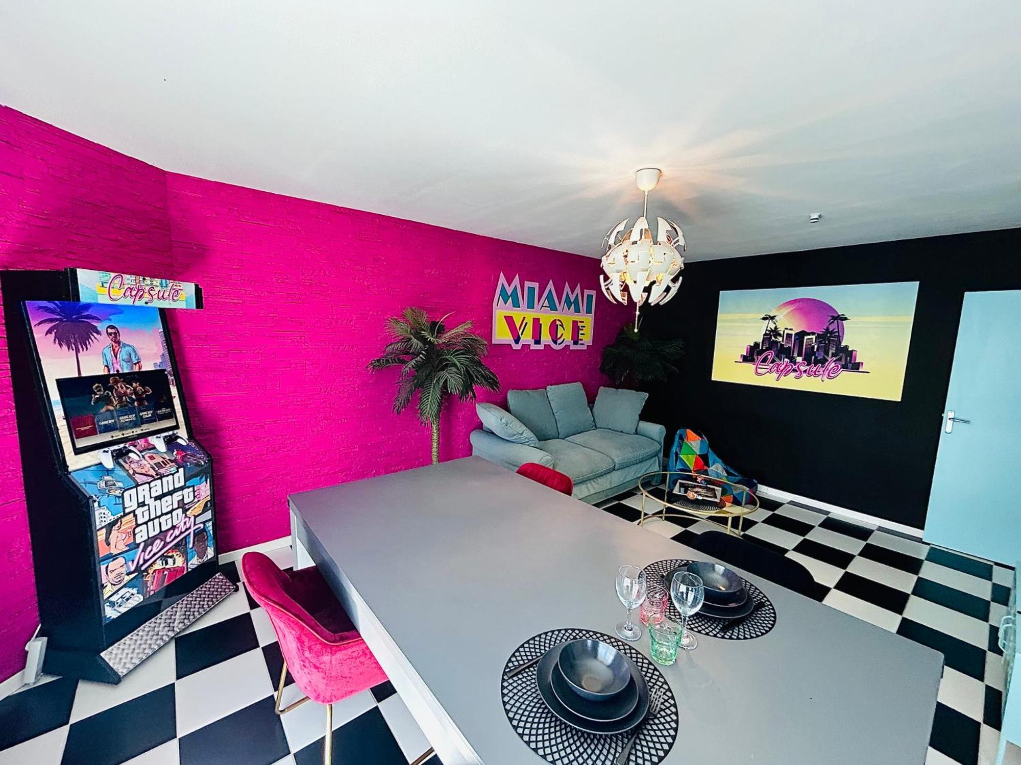 Capsule Miami Vice - Jacuzzi - Billard - Ecran Cinema & Netflix - Ping-Pong - Nintendo & Jeux- Liévin Exteriér fotografie
