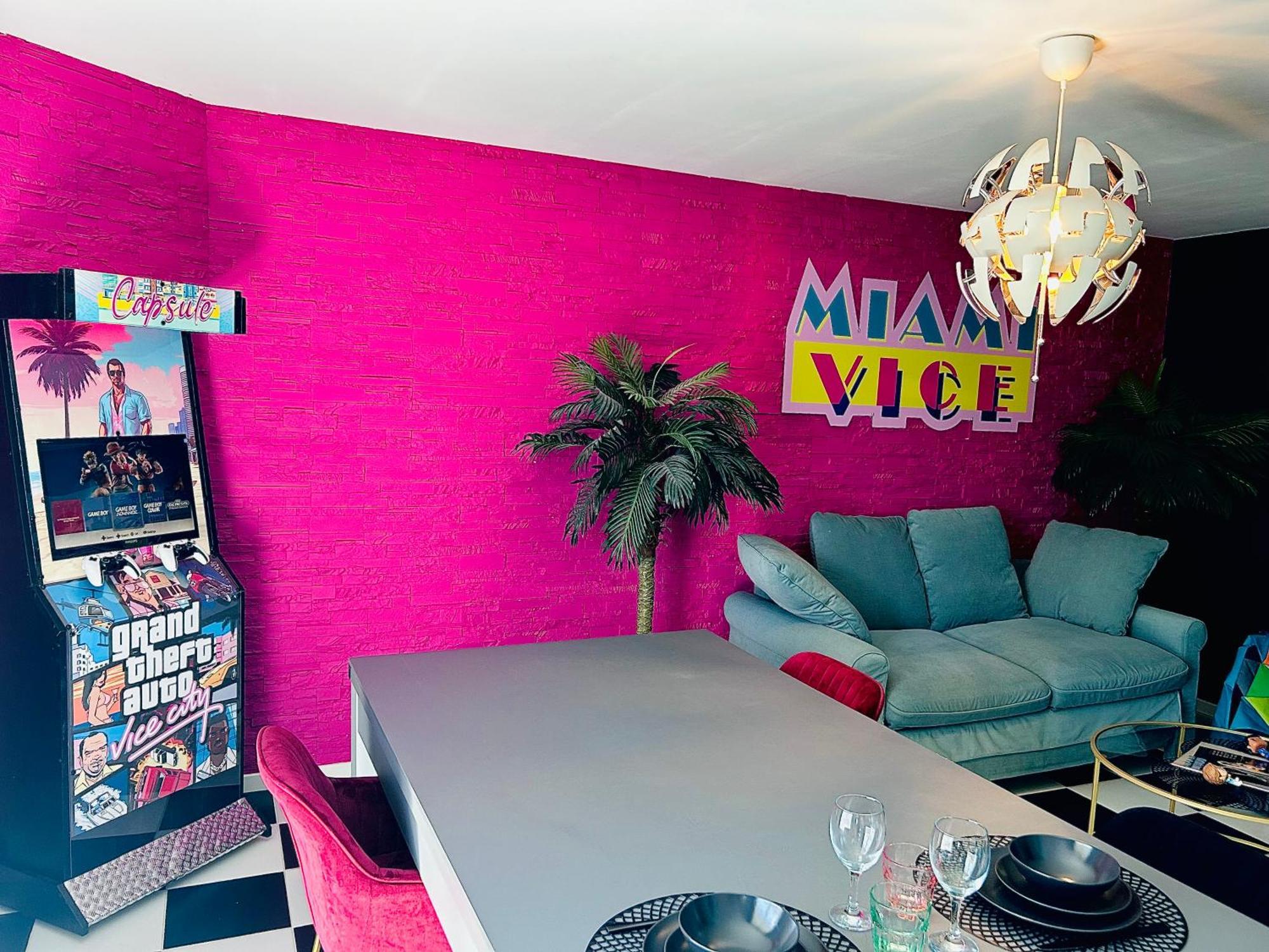 Capsule Miami Vice - Jacuzzi - Billard - Ecran Cinema & Netflix - Ping-Pong - Nintendo & Jeux- Liévin Exteriér fotografie