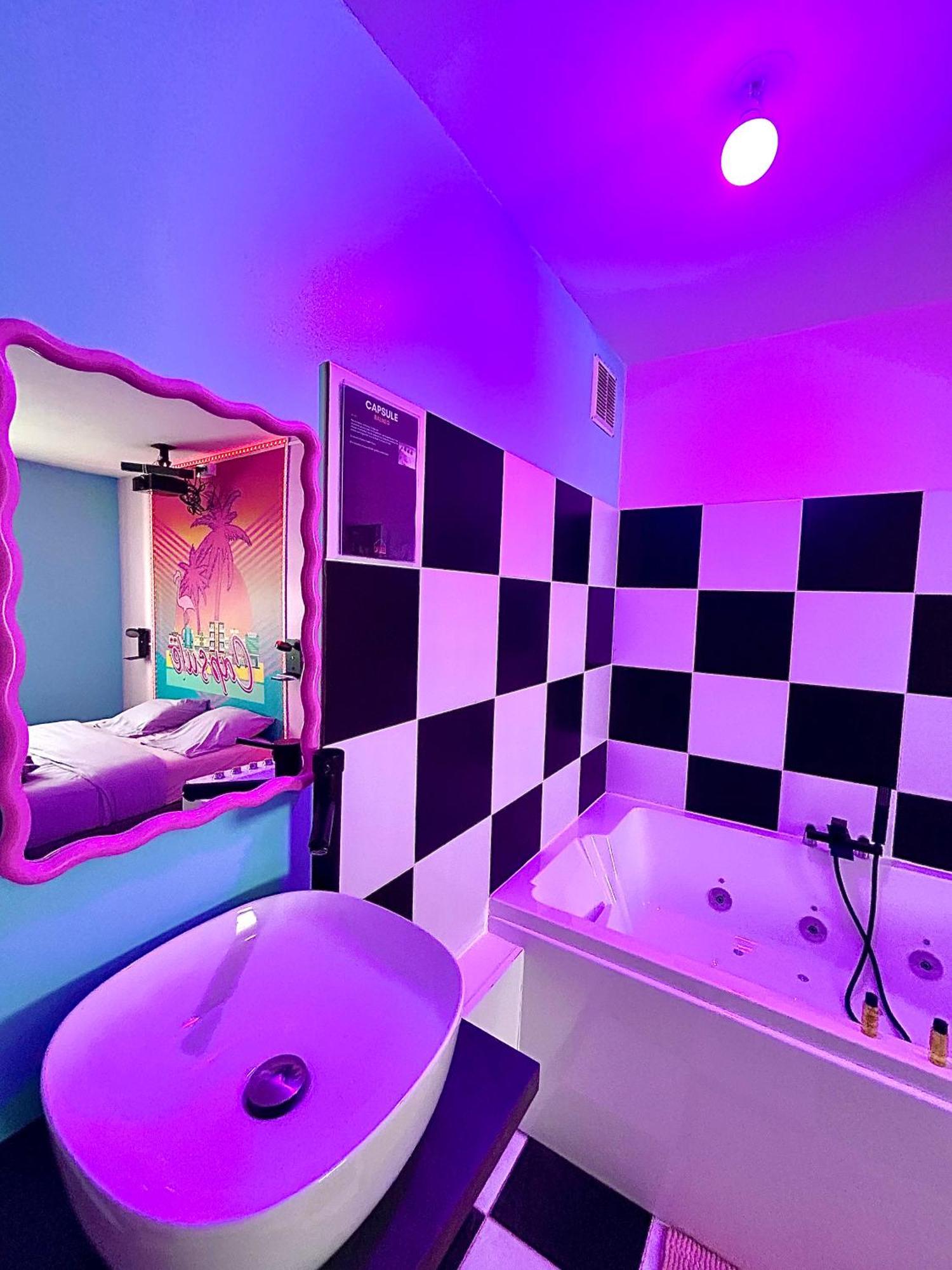 Capsule Miami Vice - Jacuzzi - Billard - Ecran Cinema & Netflix - Ping-Pong - Nintendo & Jeux- Liévin Exteriér fotografie