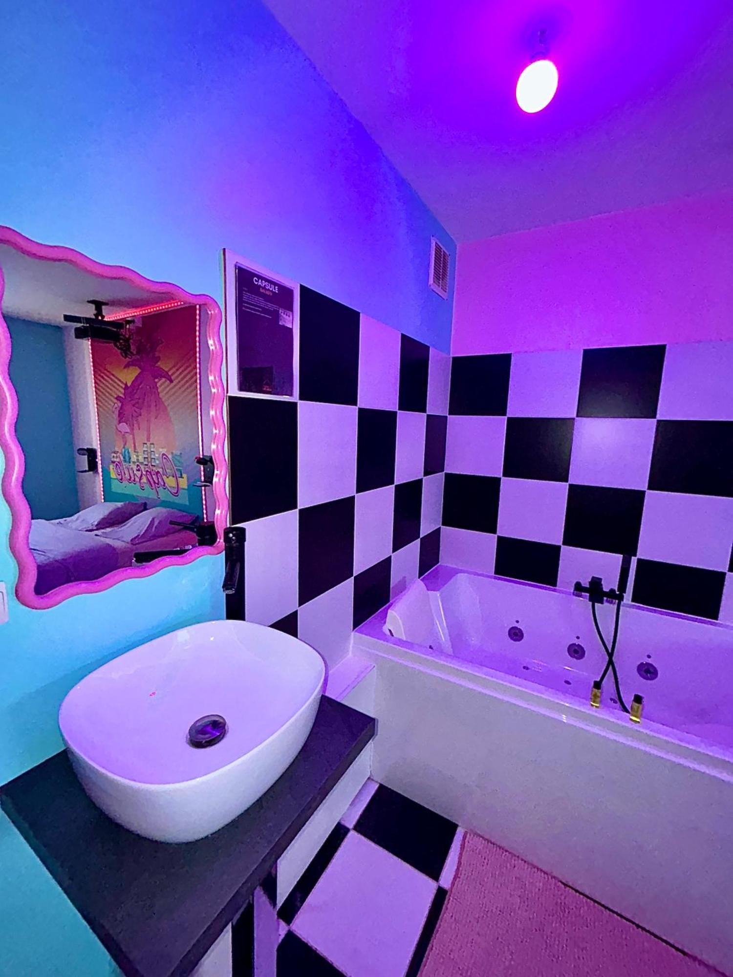 Capsule Miami Vice - Jacuzzi - Billard - Ecran Cinema & Netflix - Ping-Pong - Nintendo & Jeux- Liévin Exteriér fotografie
